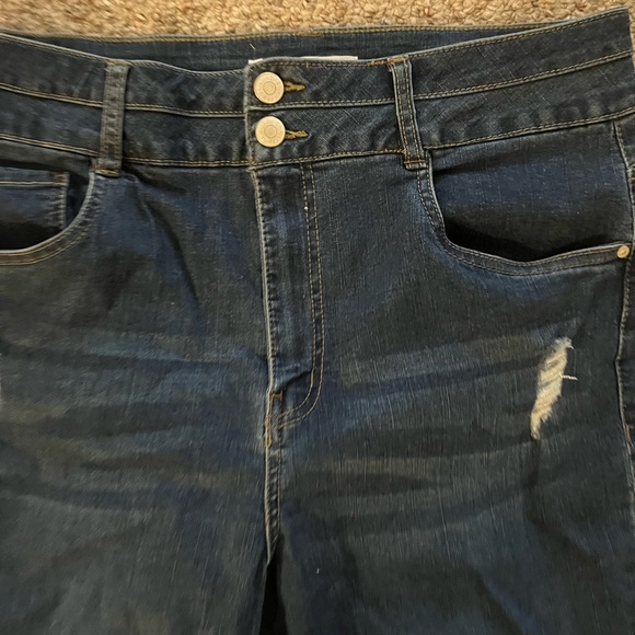 Beautiful Ripped Flare Jeans - Picture 4 of 9